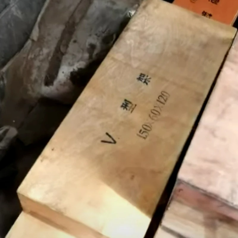 Transporti i videos me korniza magnetike në formë V dhe kuti katrore magnetike